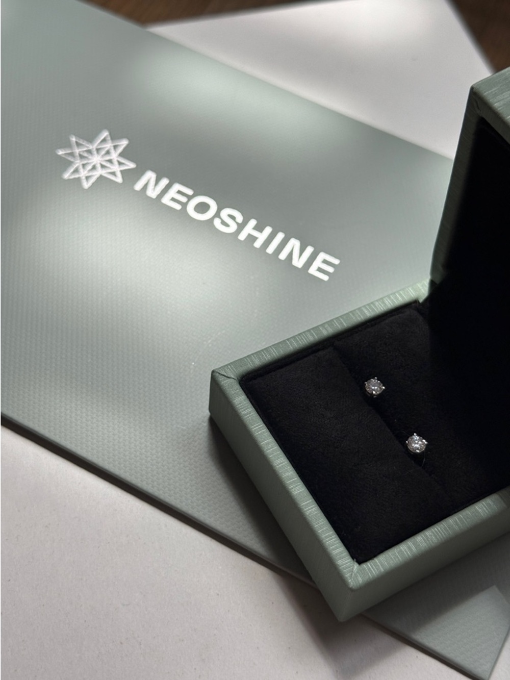 Neoshine Laboratory grown diamond Stud Earrings Silver New in box